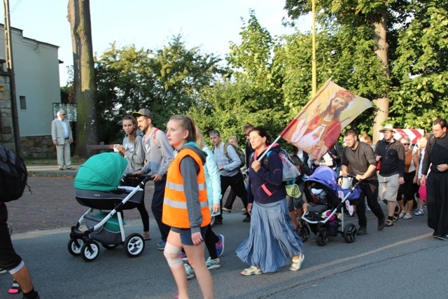 Pielgrzymi z Żywca wyruszyli na Jasną Górę - A.D. 2015