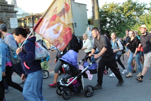 Pielgrzymi z Żywca wyruszyli na Jasną Górę - A.D. 2015