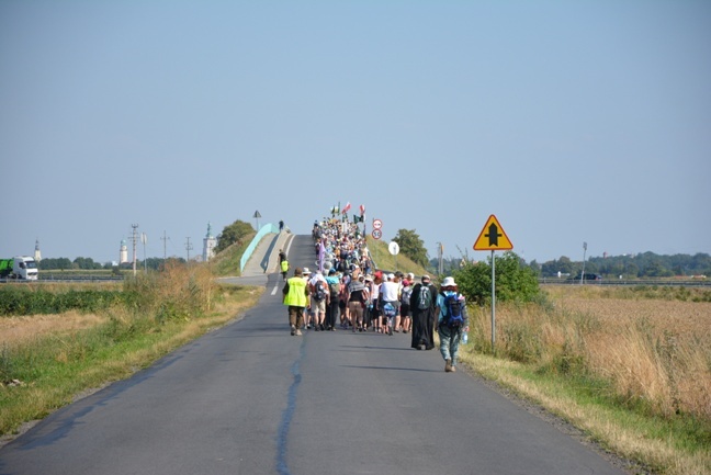 Z siódemką na szlaku do Matki