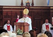  – Ta parafia jest żywa. Działa tu kilkanaście grup modlitewnych i duszpasterstw – mówił metropolita