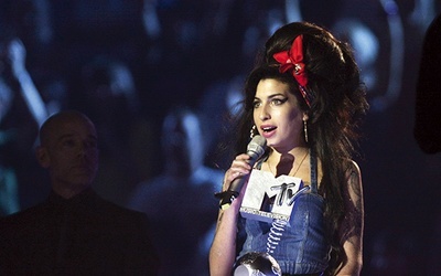 Amy Winehouse, utalentowana wokalistka, która nie poradziła sobie z ciężarem sławy i życiowymi kłopotami