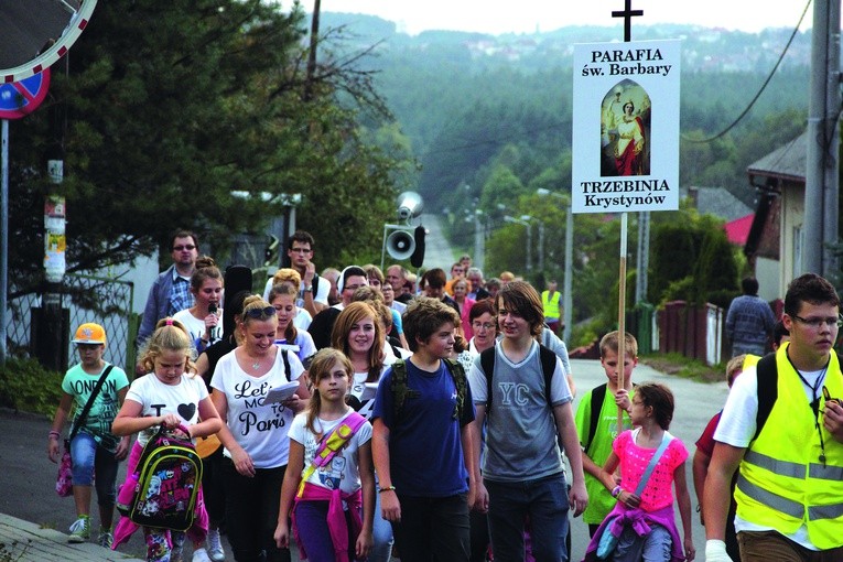  Każdego dnia do sanktuarium przychodzą pielgrzymki z okolicy