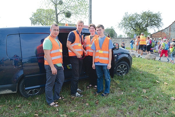  Przebiegu trasy i długości postojów pilnowali klerycy 