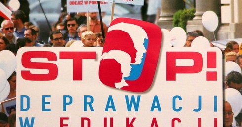 Rodzice chcą mieć wpływ na treści przekazywane ich dzieciom w szkole. 