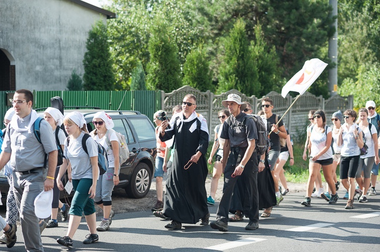Pielgrzymka młodych w drodze