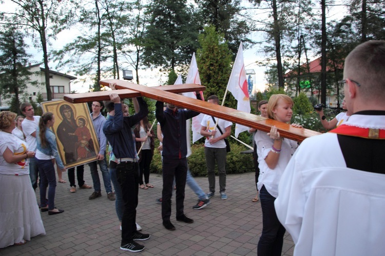 Powitanie symboli ŚDM w diecezji łowickiej