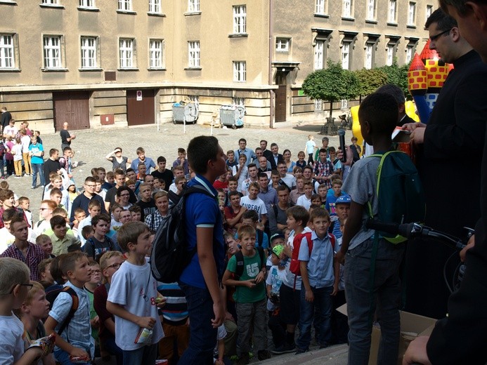 Pielgrzymka Ministrantów do katedry Chrystusa Króla w Katowicach Galeria 3