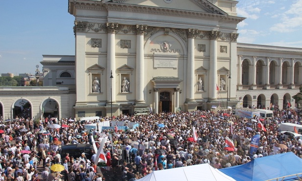 Przed manifestacją uczestnicy modlili się w kościele akademickim św. Anny