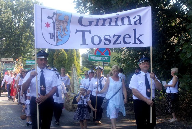 Korowód dożynkowy w Poniszowicach