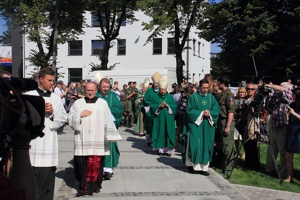 Poświęcenie pomnika "Inki"