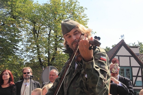 Poświęcenie pomnika "Inki"