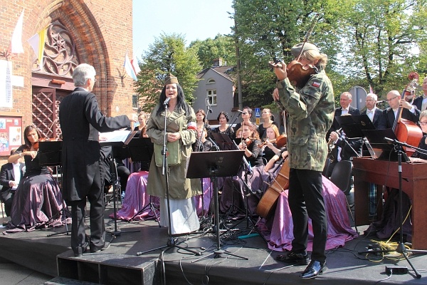 Poświęcenie pomnika "Inki"