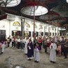 W parafii Thai Ha w Hanoi kościół jest pełny nawet w tygodniu. Nie zmienia to faktu, że tamtejsza społeczność katolików jest regularnie nękana przez władze. Mimo to zapowiedź utworzenia wyższej uczelni katolickiej budzi nadzieję na stopniową zmianę