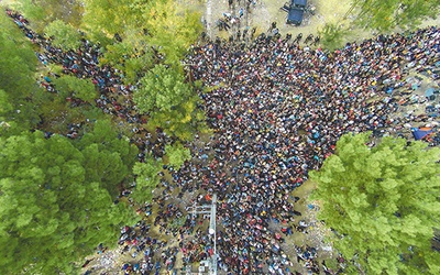 Uchodźcy przekraczający granicę grecko-macedońską  w końcu sierpnia bieżącego roku