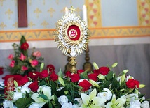  Relikwiarz w piekarskiej bazylice jest wystawiony w kaplicy po prawej stronie ołtarza