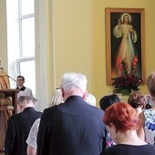  Ks. Wojciech Osial przewodniczy nabożeństwu w kaplicy WSD w Łowiczu