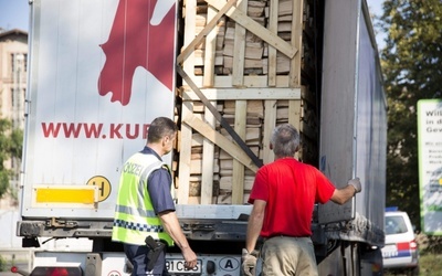 Kolejna ciężarówka z uchodźcami w Austrii