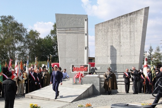 Pod pomnikiem Porozumień Jastrzębskich