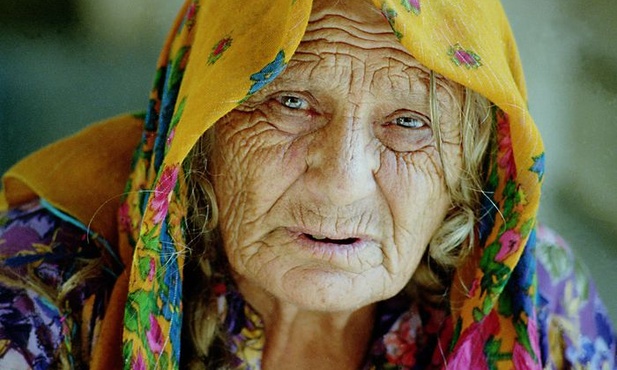 Ułomny? Biedny? Pochyl się