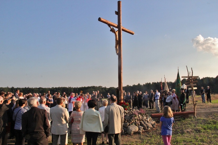 Wilcza - poświęcenie krzyża