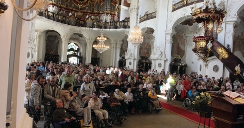 Doświadczeni chorobą w Krzeszowie