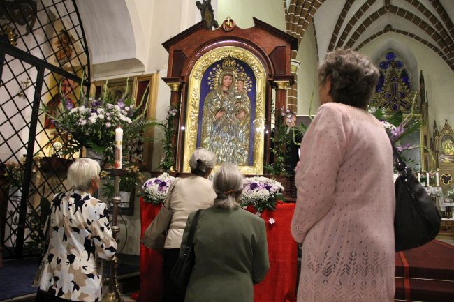 Matka Boża Pocieszenia od 70 lat w Oławie