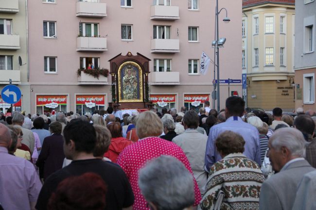 Matka Boża Pocieszenia od 70 lat w Oławie