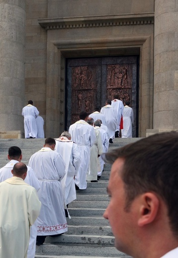 Pielgrzymka Księży Archidiecezji Katowickie do katedry - cz. 2