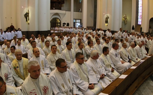 Pielgrzymka Księży Archidiecezji Katowickie do katedry - cz. 2