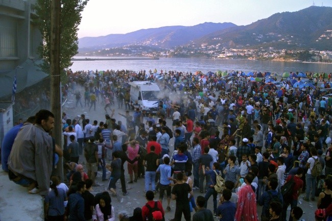 Starcia imigrantów z policją na Lesbos