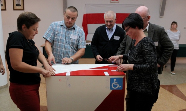 Referendum bez zakłóceń. Wyniki popołudniu