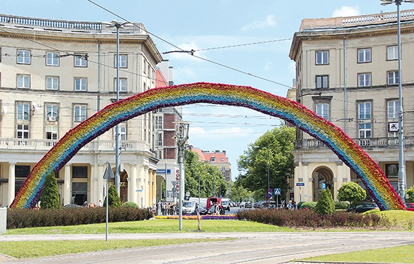 Czy płakać po „Tęczy”?