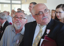  Janusz Kubicki i Wiesław Wojtas – z medalami Wolności i Solidarności 