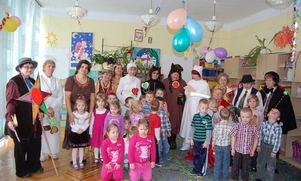 Jedną z misji szkoły są występy teatralne dla dzieci z przedszkoli