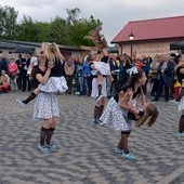 Występ szkolnego zespołu "Żaklin"