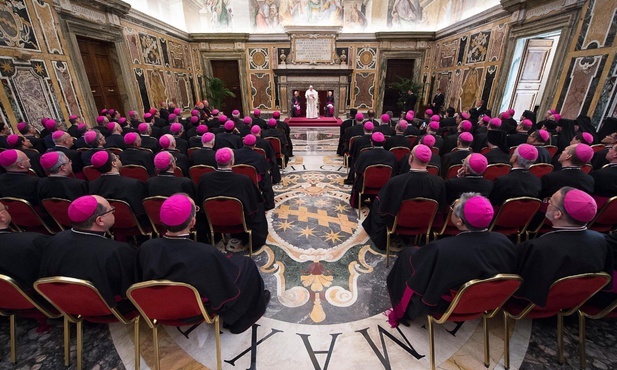Papież do biskupów: troszczcie się o bliskich i dalekich