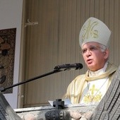 Abp Wacław Depo głosi homilię w Głogowcu