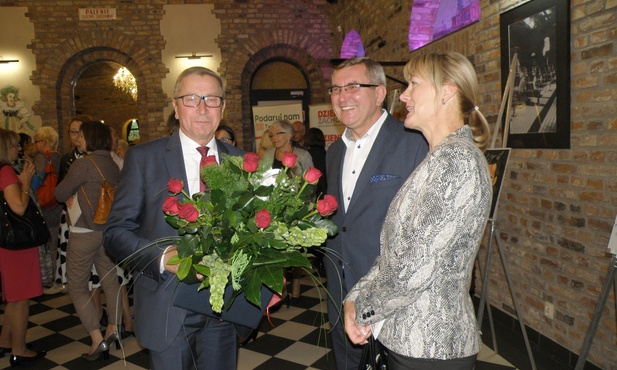 25 lat dzieciom i dorosłym 