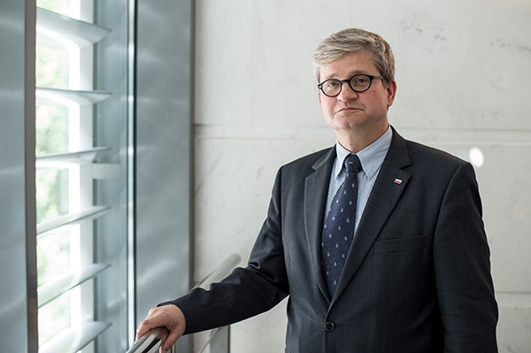 Paweł Soloch  jest szefem Biura Bezpieczeństwa Narodowego. Wcześniej pracował m.in. w MSZ, MON, kancelarii premiera oraz MSWiA. Był też szefem obrony cywilnej kraju. Jest historykiem. Ma 53 lata, jest żonaty, ma dwoje dzieci.
