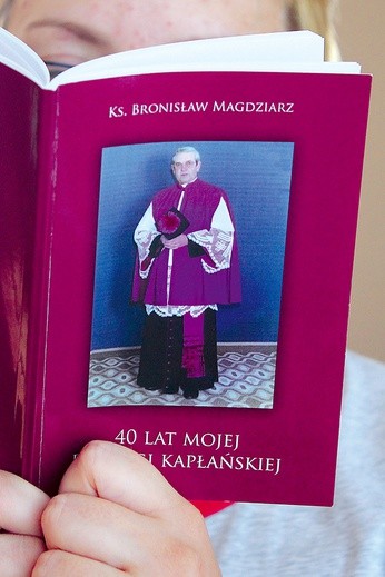 Publikacja ukazała się  z inicjatywy brata ks. Bronisława,  ks. Jana Pawła Magdziarza