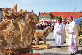 Poświęcenie dożynkowych wieńców