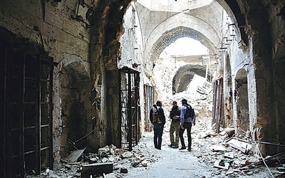 Zrujnowany stary suk (targ) w Aleppo