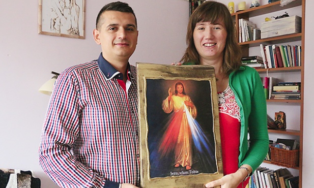 Agnieszka i Daniel Sawiccy zawierzyli swoją rodzinę Bożemu Miłosierdziu.