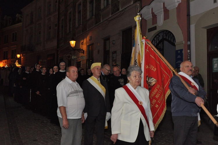 Procesja z tarnowską Pietą