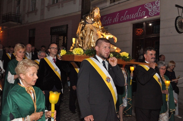 Procesja z tarnowską Pietą