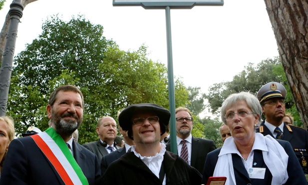 Plac Marcina Lutra w pobliżu Koloseum