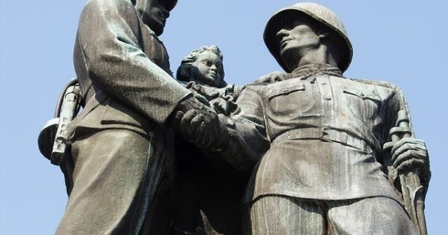 Prezes IPN: Pieniężno dobrym przykładem