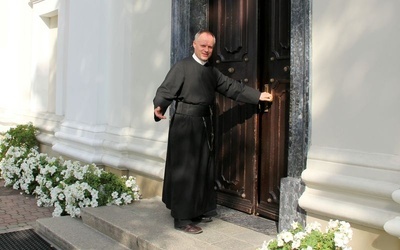 O. Bogusław Augustowski, kustosz sanktuarium w Tuchowie, zaprasza do miejsca odnowienia własnej wiary