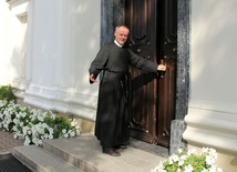 O. Bogusław Augustowski, kustosz sanktuarium w Tuchowie, zaprasza do miejsca odnowienia własnej wiary
