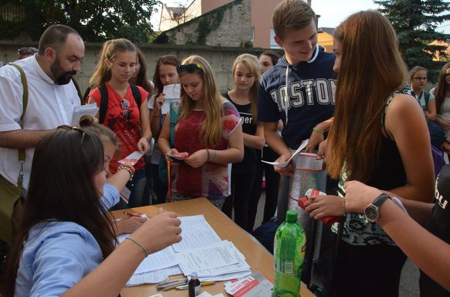 Powitanie młodych w parafiach